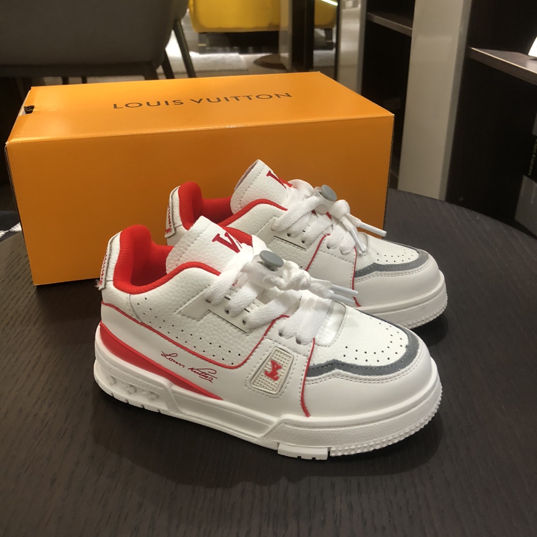 Children's shoes child